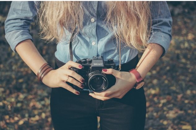 girl with camera